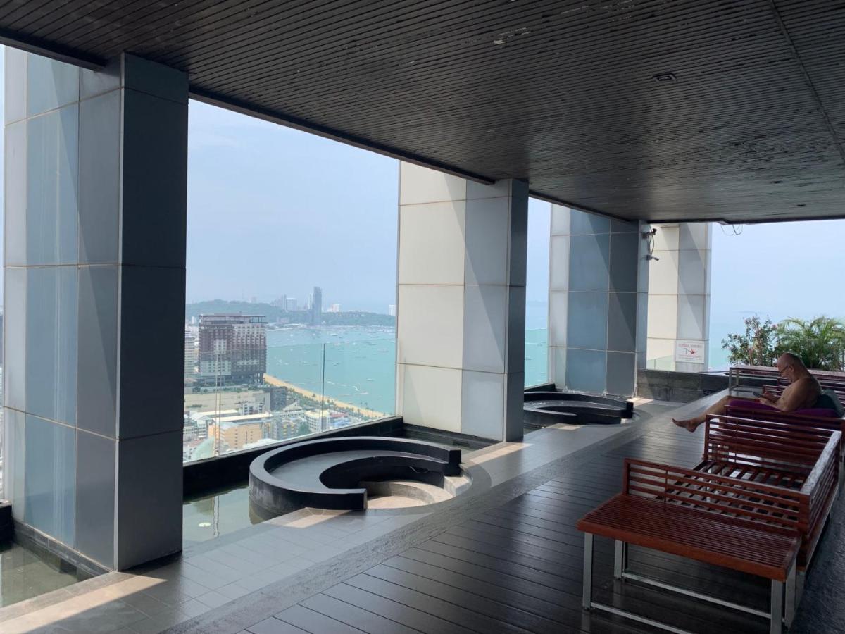 Pattaya市中心/临近海滩/无边泳池/家具齐全/24小时安保 Appartement